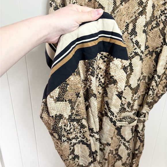 H&M wide leg snake print button front jumpsuit size 12 - Picture 9 of 9